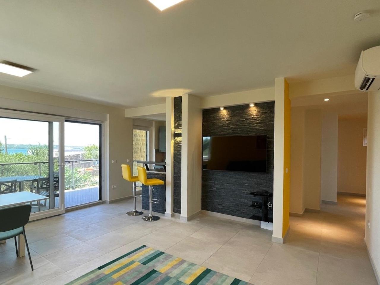 Ferienwohnung Mit Beheiztem Pool, 60 M Vom Strand Maslenica Exterior photo